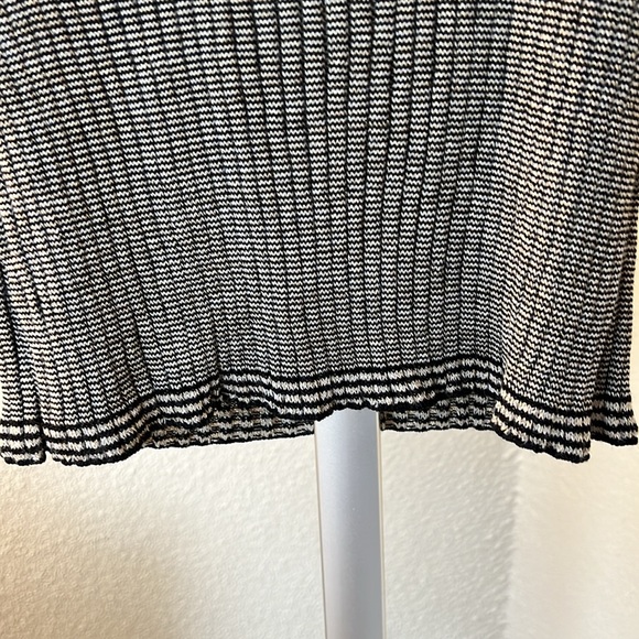 St. John Knits Shell with Cut Outs - Picture 5 of 7